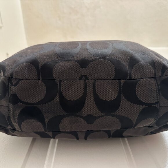 COACH | Large SOHO Signature Bag - Picture 2 of 10